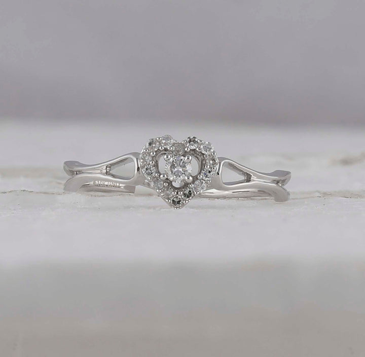 10kt White Gold Womens Round Diamond Heart Promise Bridal Ring 1/10 Cttw 7 Daisy Joyeria